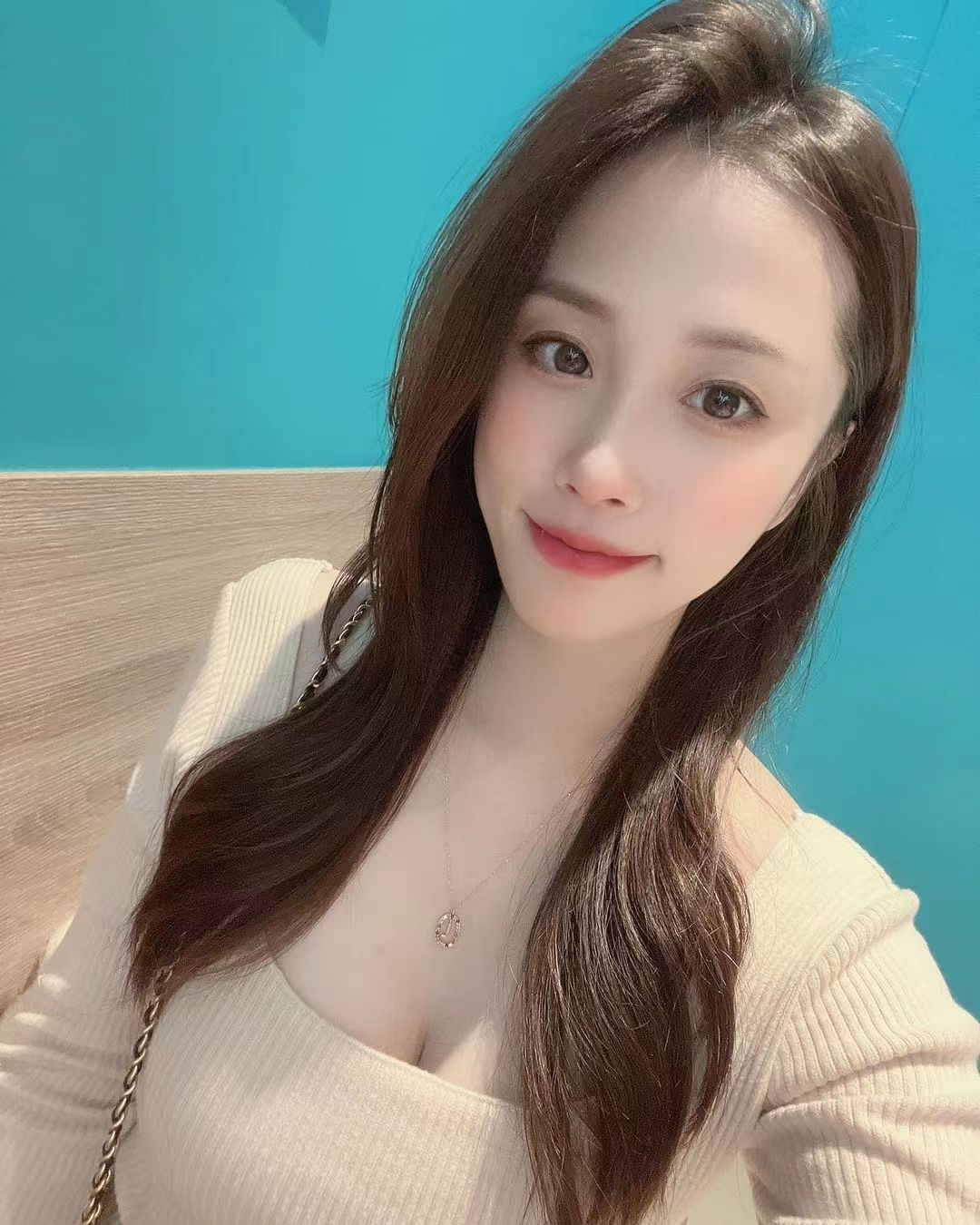 胸大，抓起来很爽，bb很紧