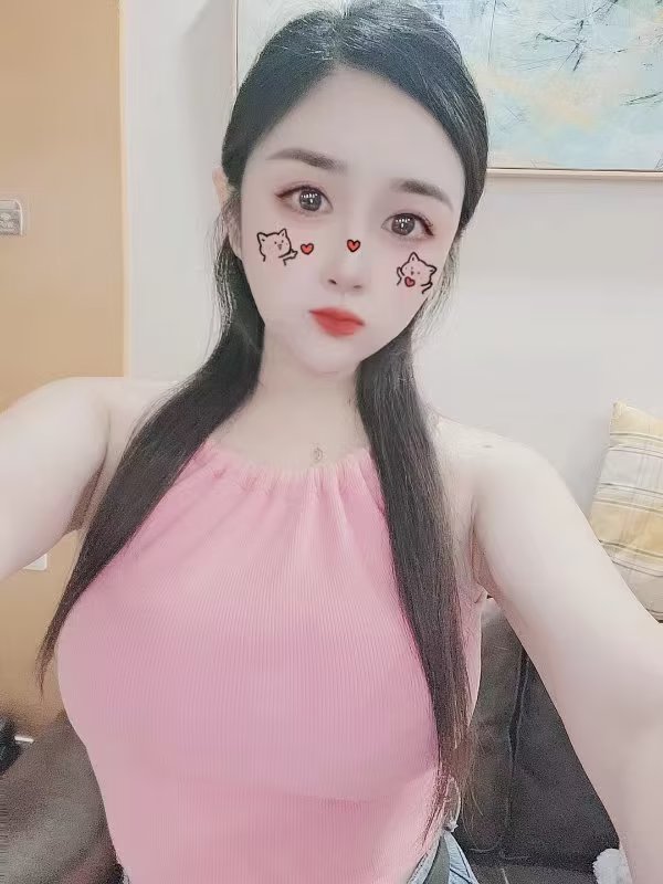 商务区会跳艳舞的南烟