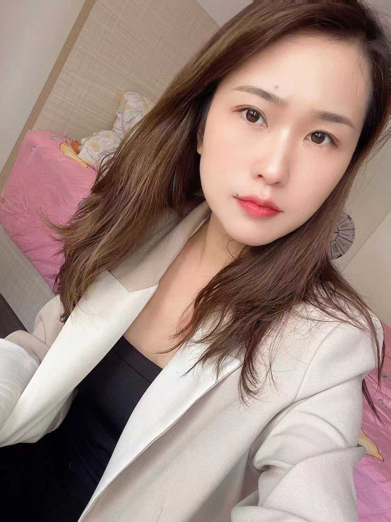 身材很棒很哇塞的小姐姐