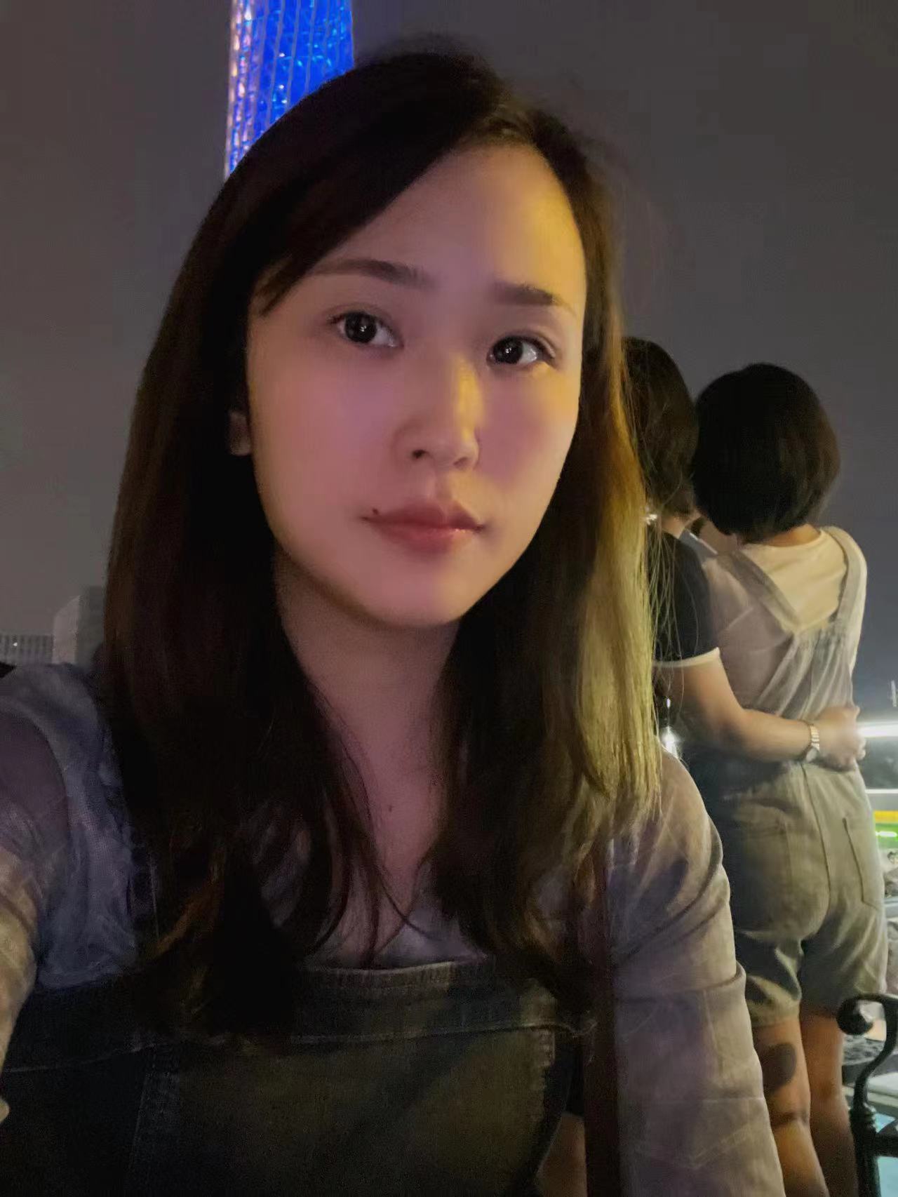 身材很棒很哇塞的小姐姐