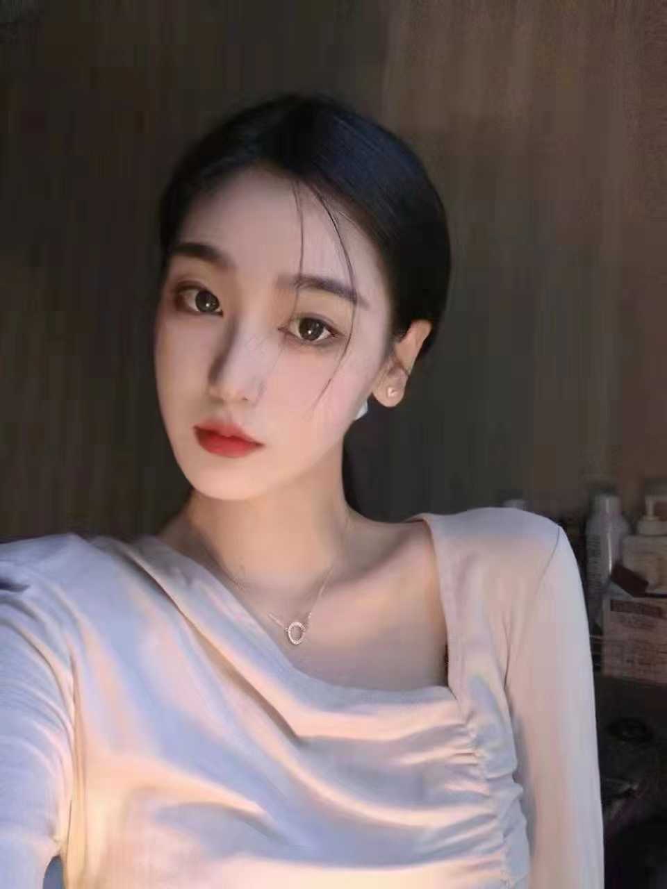 身材颜值很棒的小姐姐