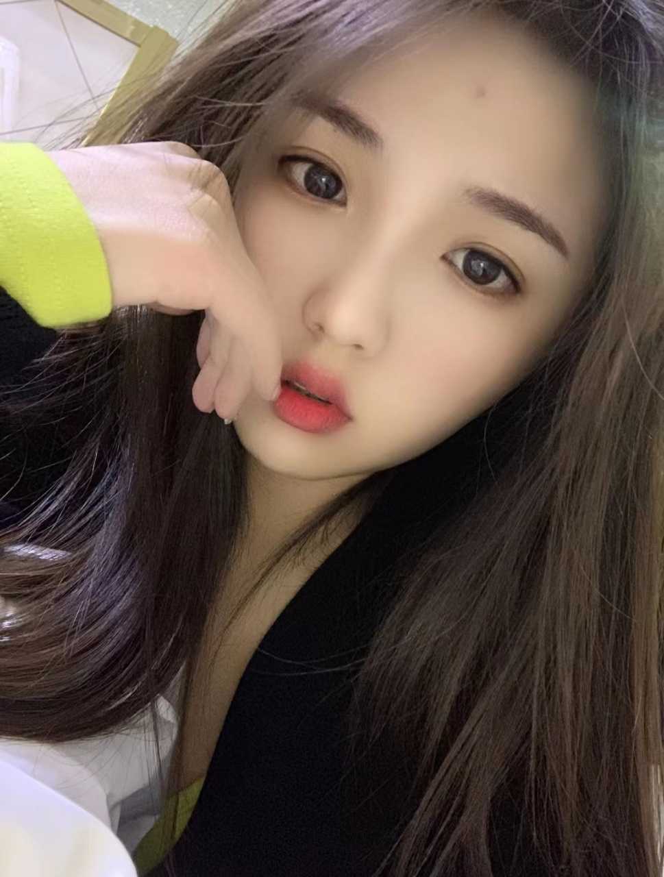 肤白大长腿，三点粉嫩