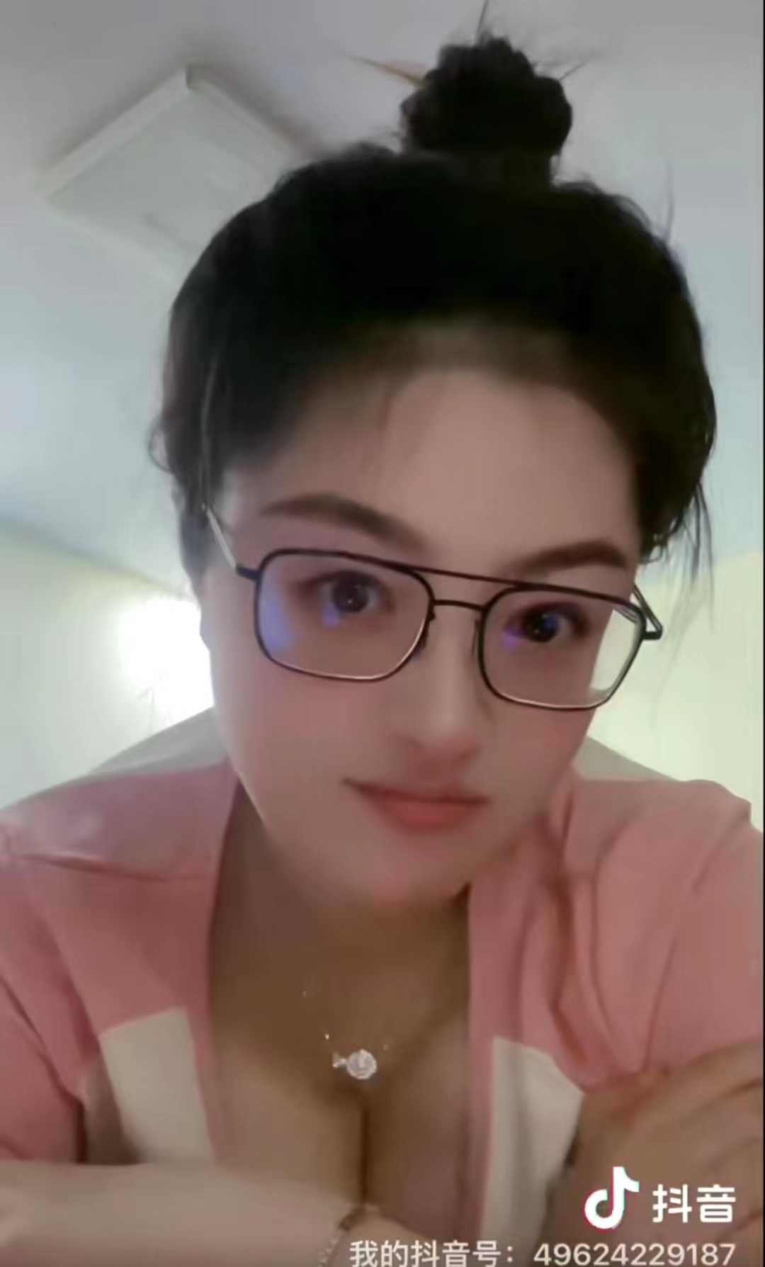 看到胸 太让人有欲望了