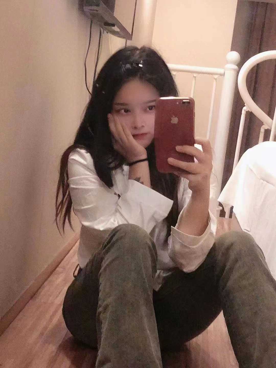 超级年轻的小姐姐