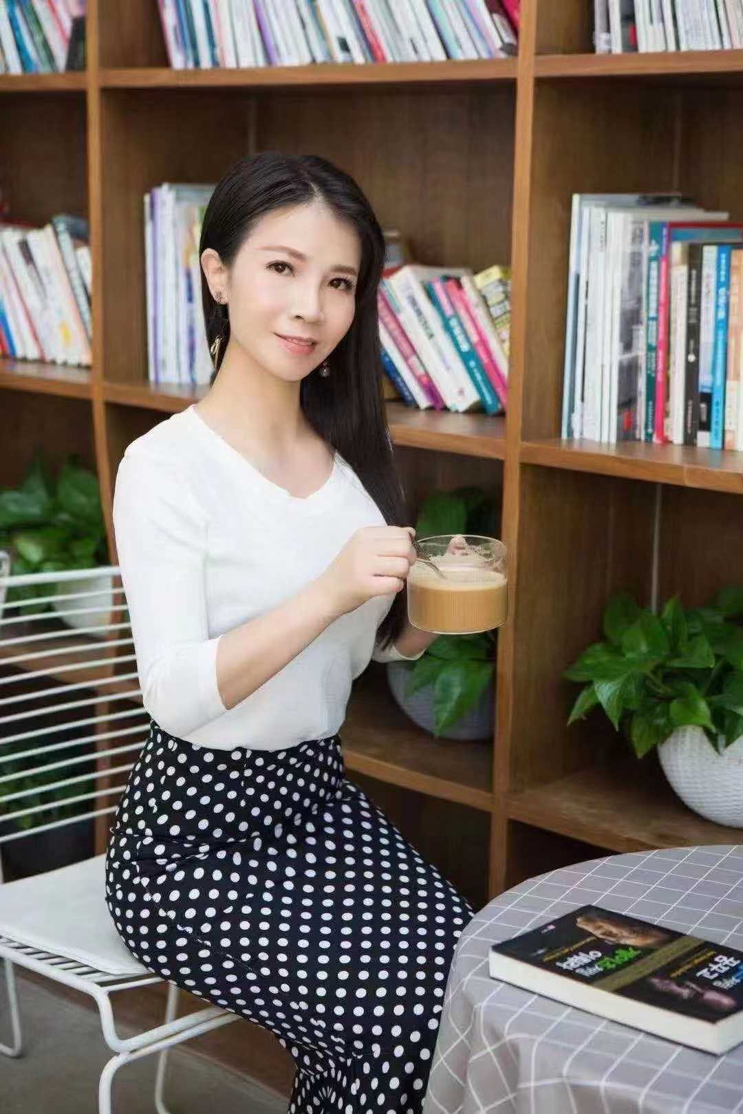 有很多课程选择，还可以和妹子玩sm