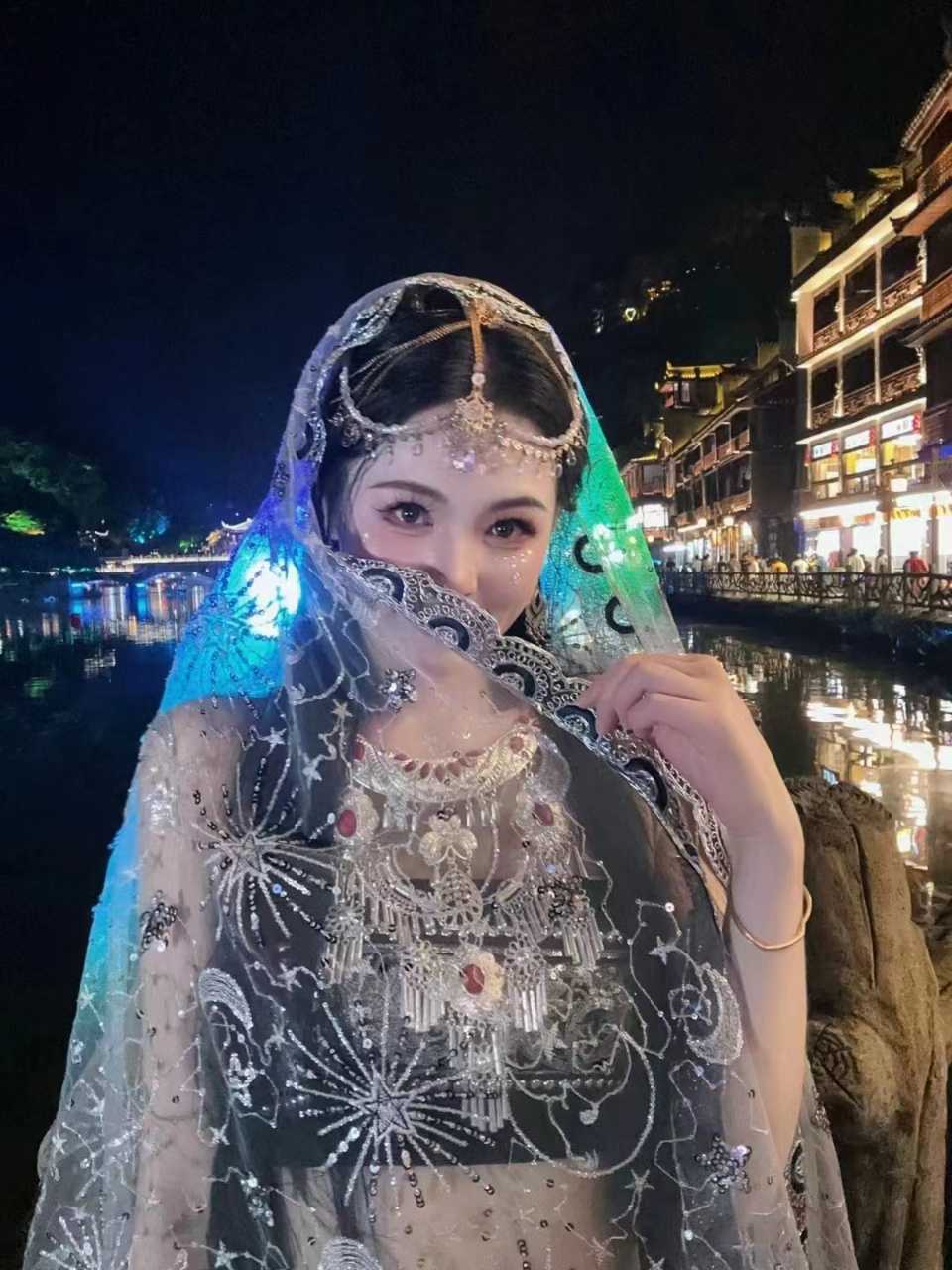 身材高挑 服务态度敬业