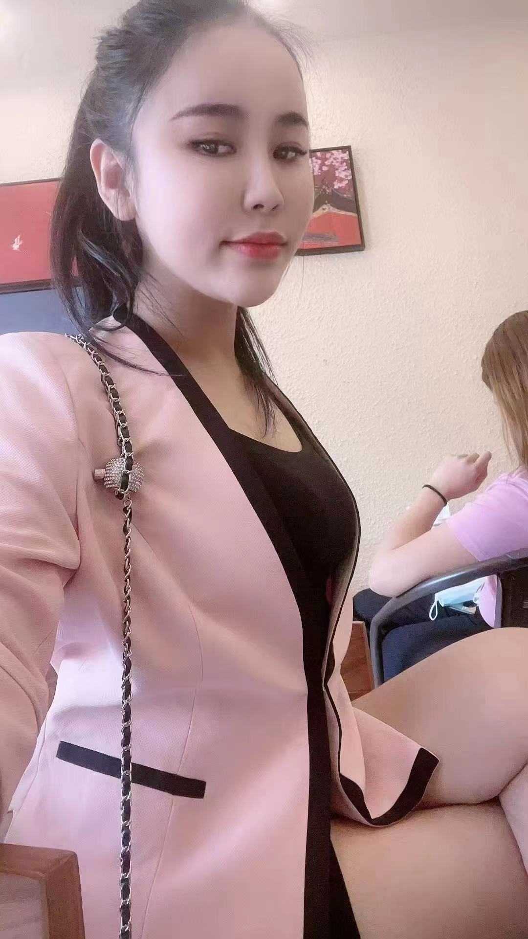 射在黑丝美腿上真的太舒服了