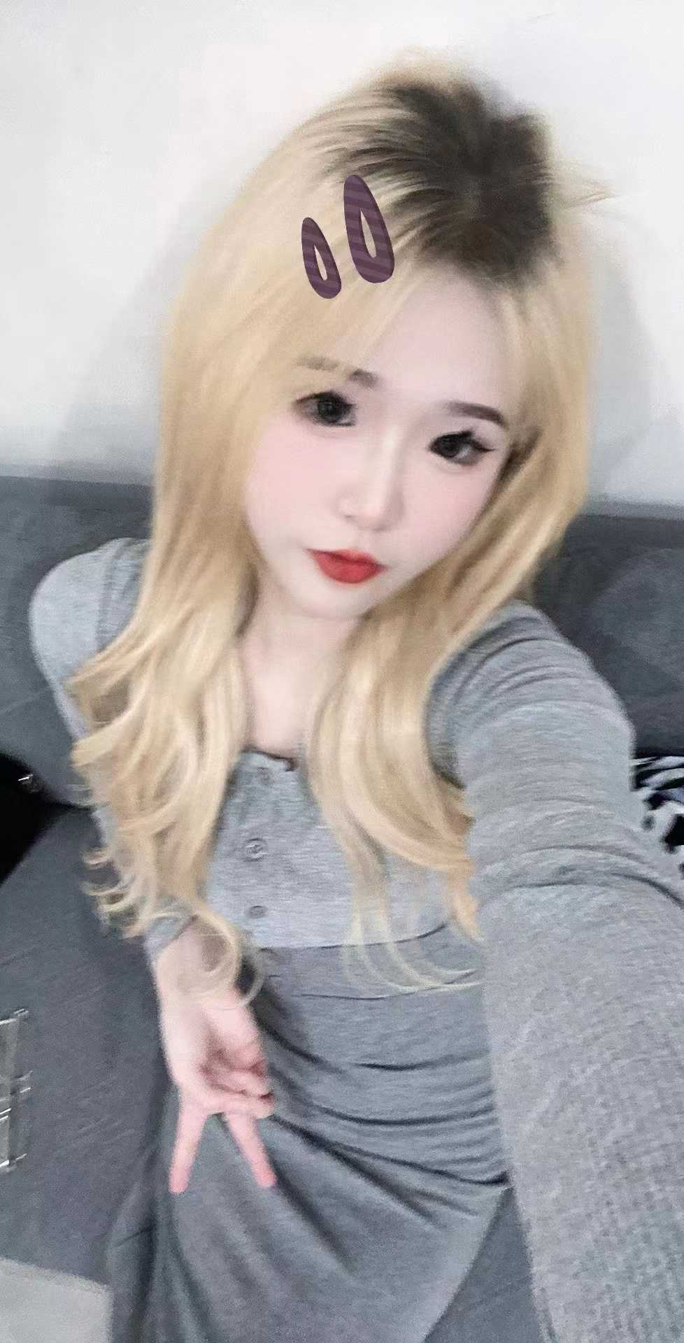 女友感满满，漂亮大方