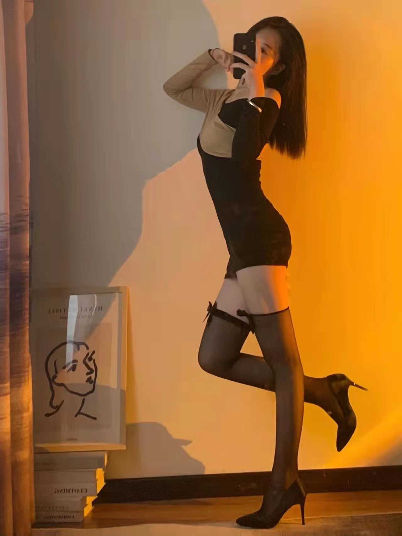 腿长人美身材好的小姐姐