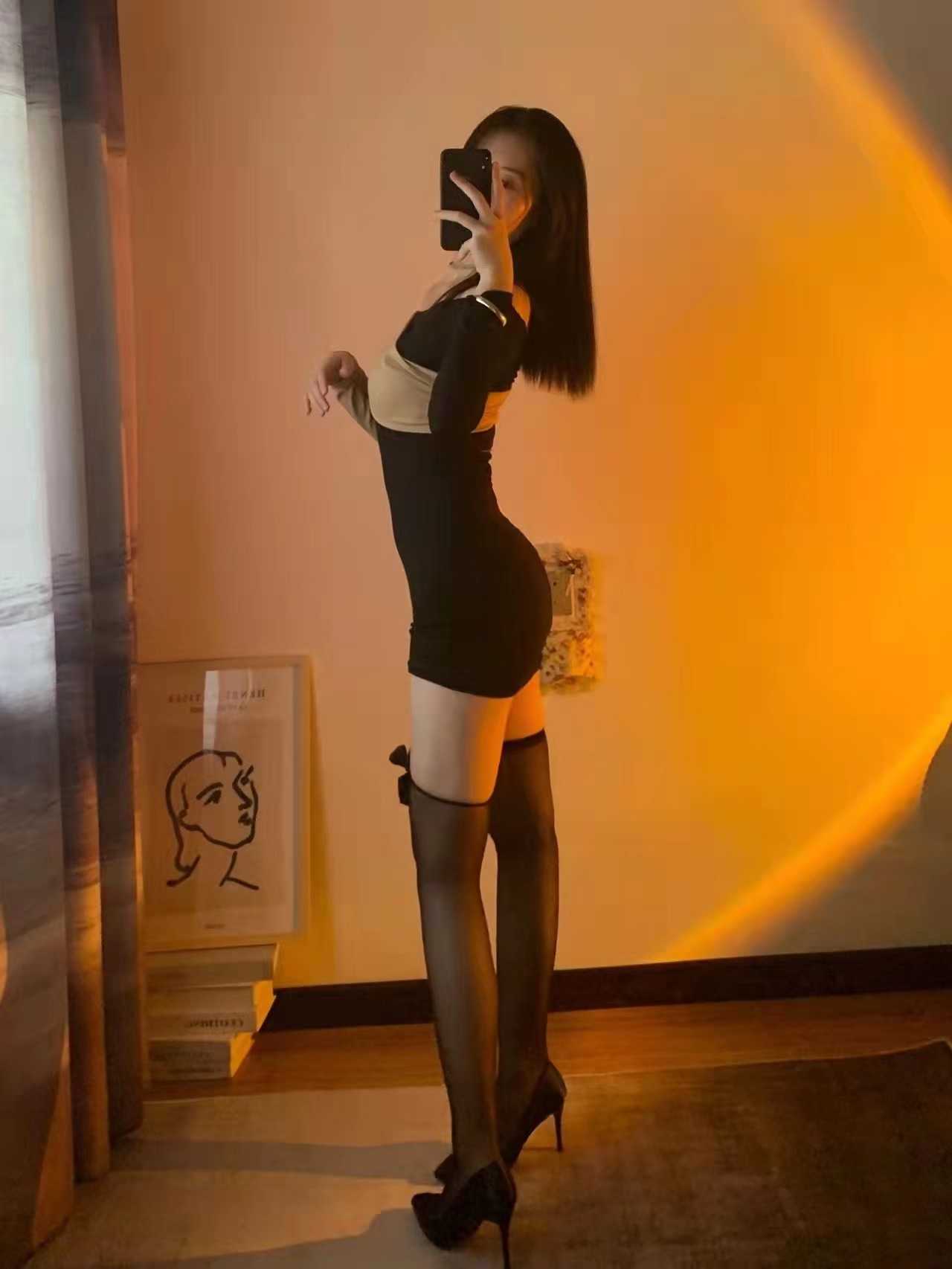 腿长人美身材好的小姐姐