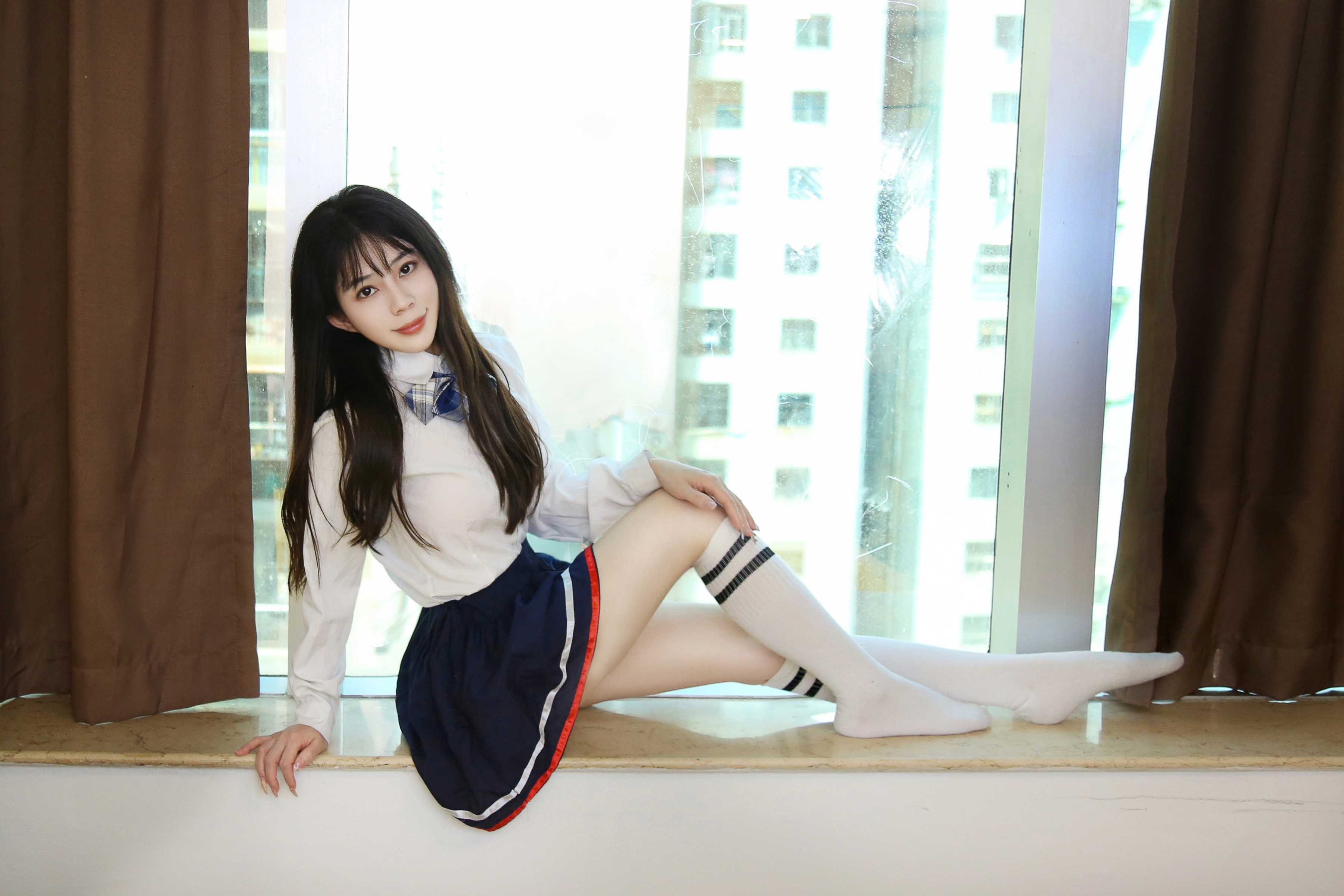 换上了我喜欢的制服和黑丝后开始服务