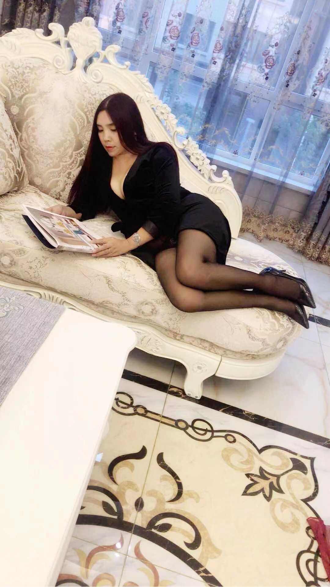 丰满型少妇非常满足