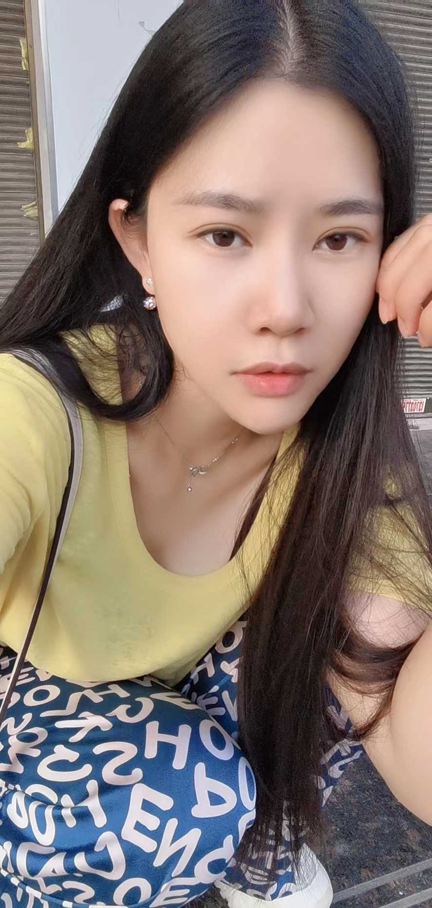 身材超棒颜值不错的小姐姐