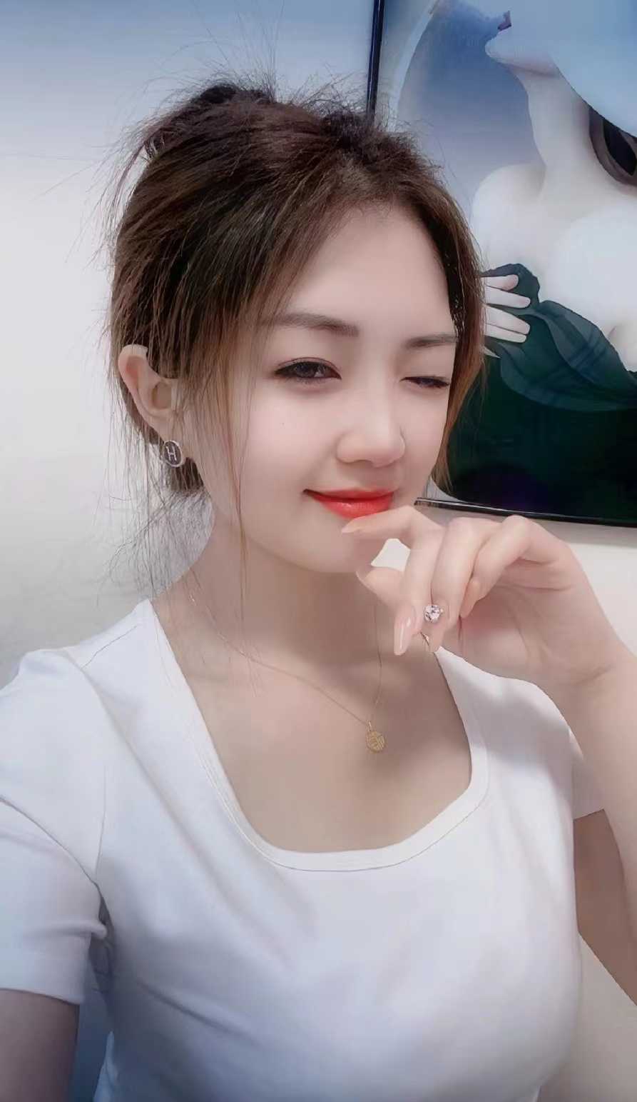 小极品一个，很爽