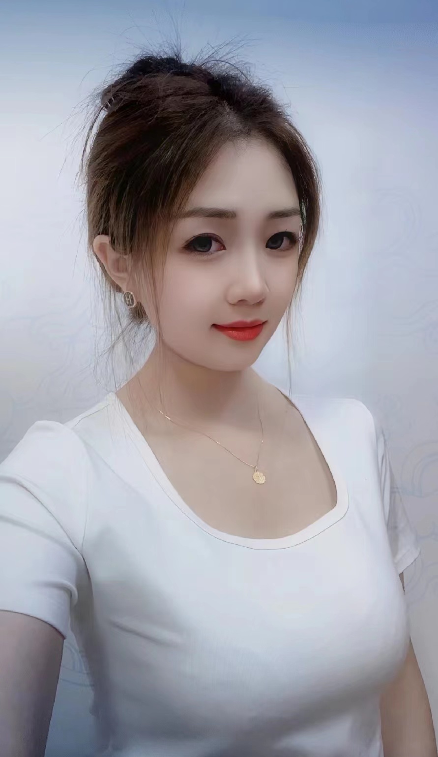 小极品一个，很爽