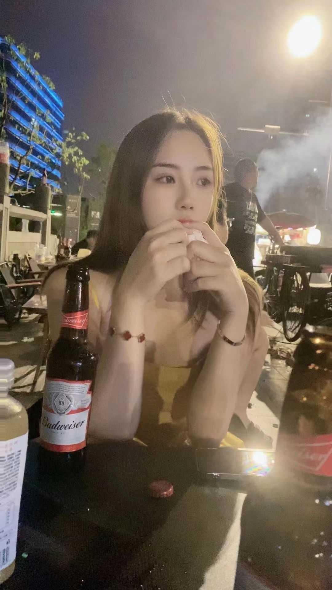 温柔听话乖巧妹子