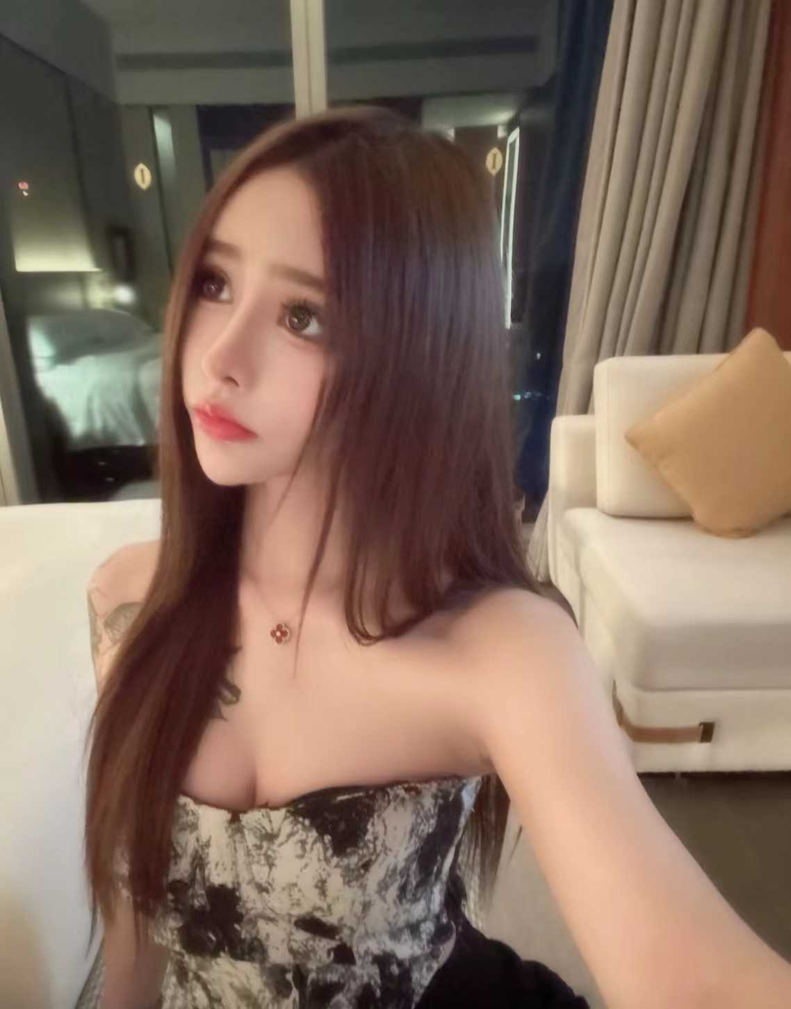 身材超赞的小姐姐