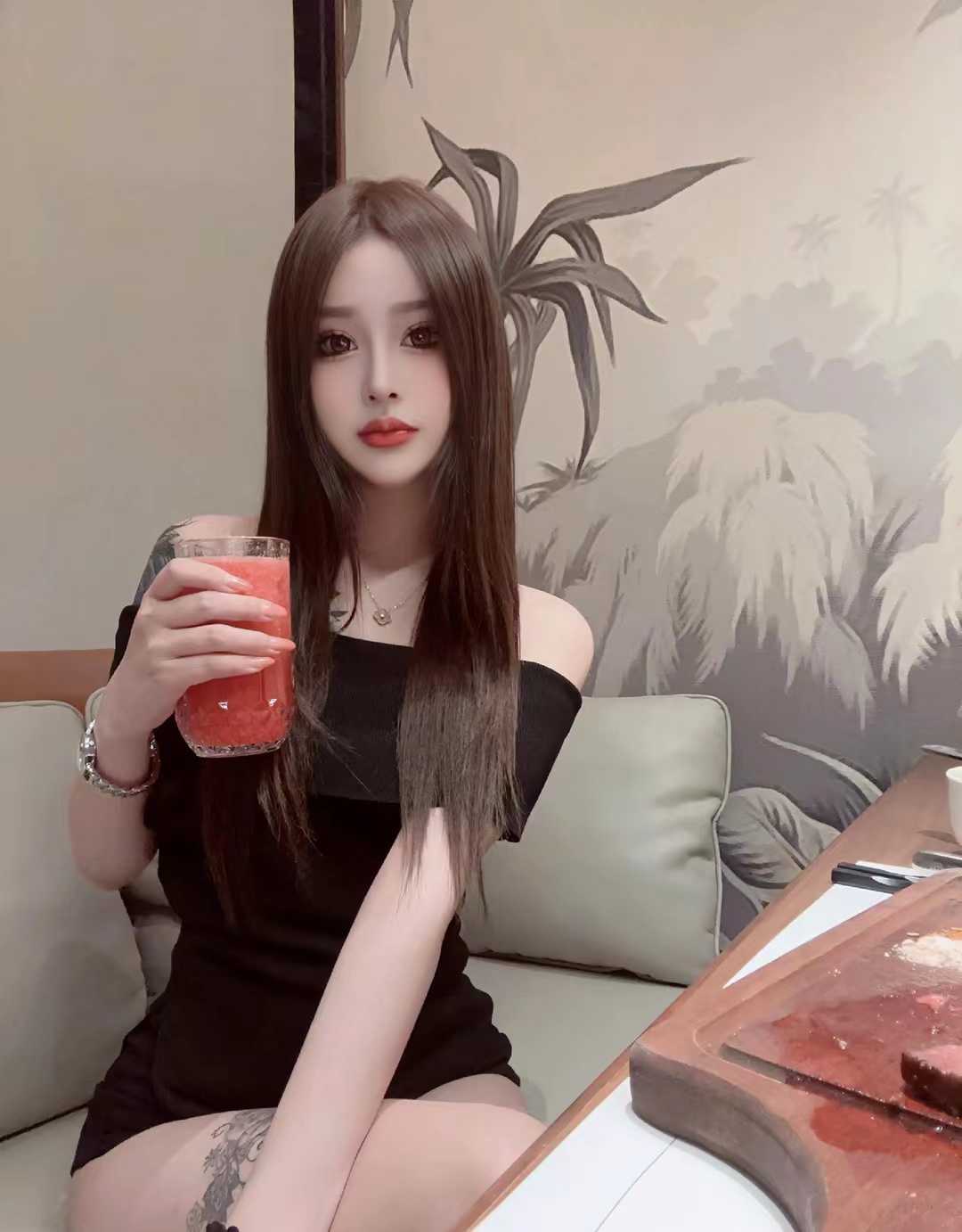 身材超赞的小姐姐