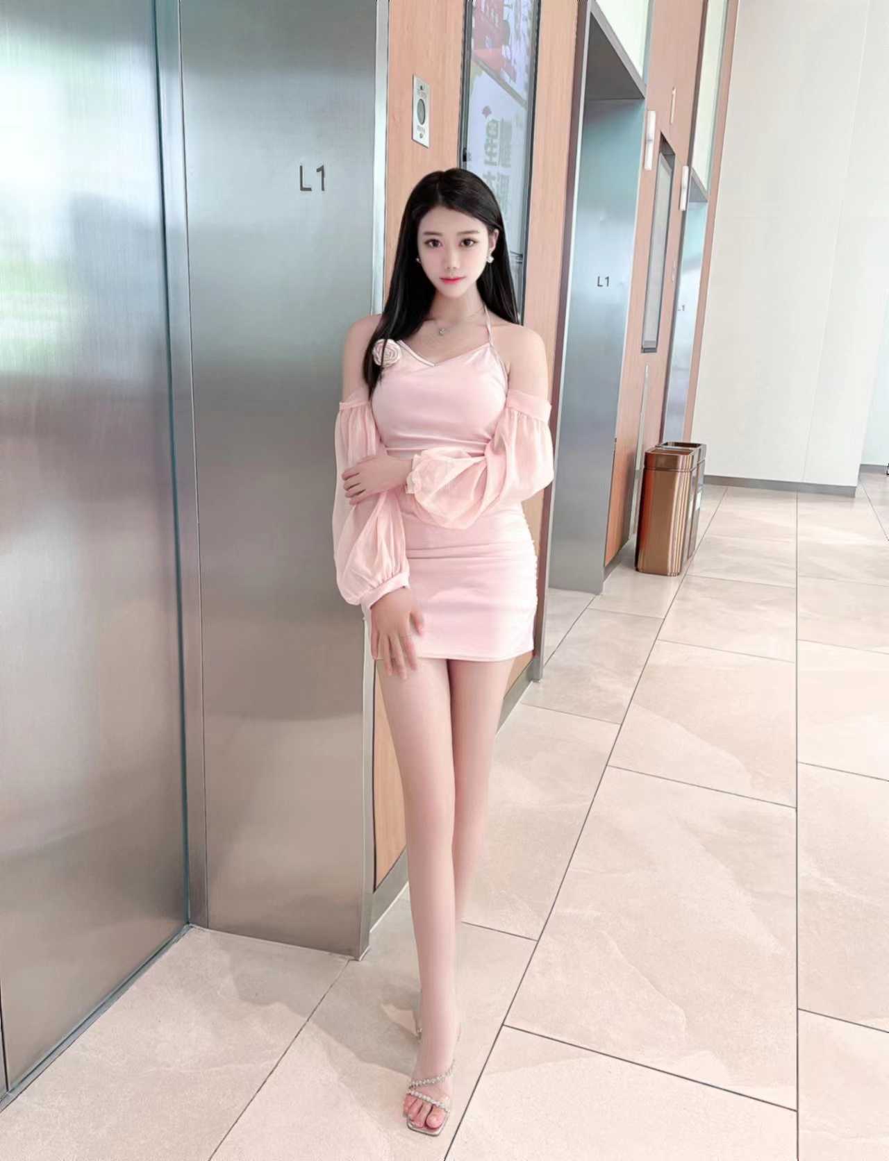 极品妹子一枚值得试试