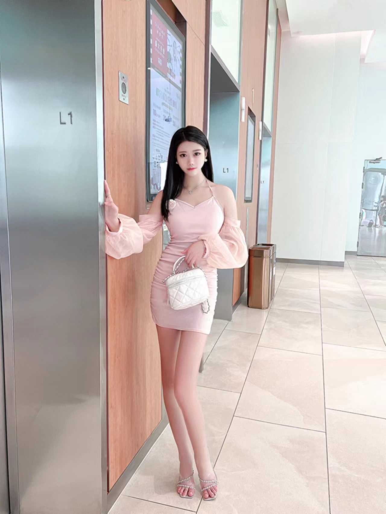 极品妹子一枚值得试试