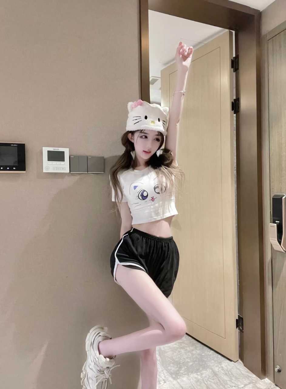 声音很甜颜值超棒的小姐姐