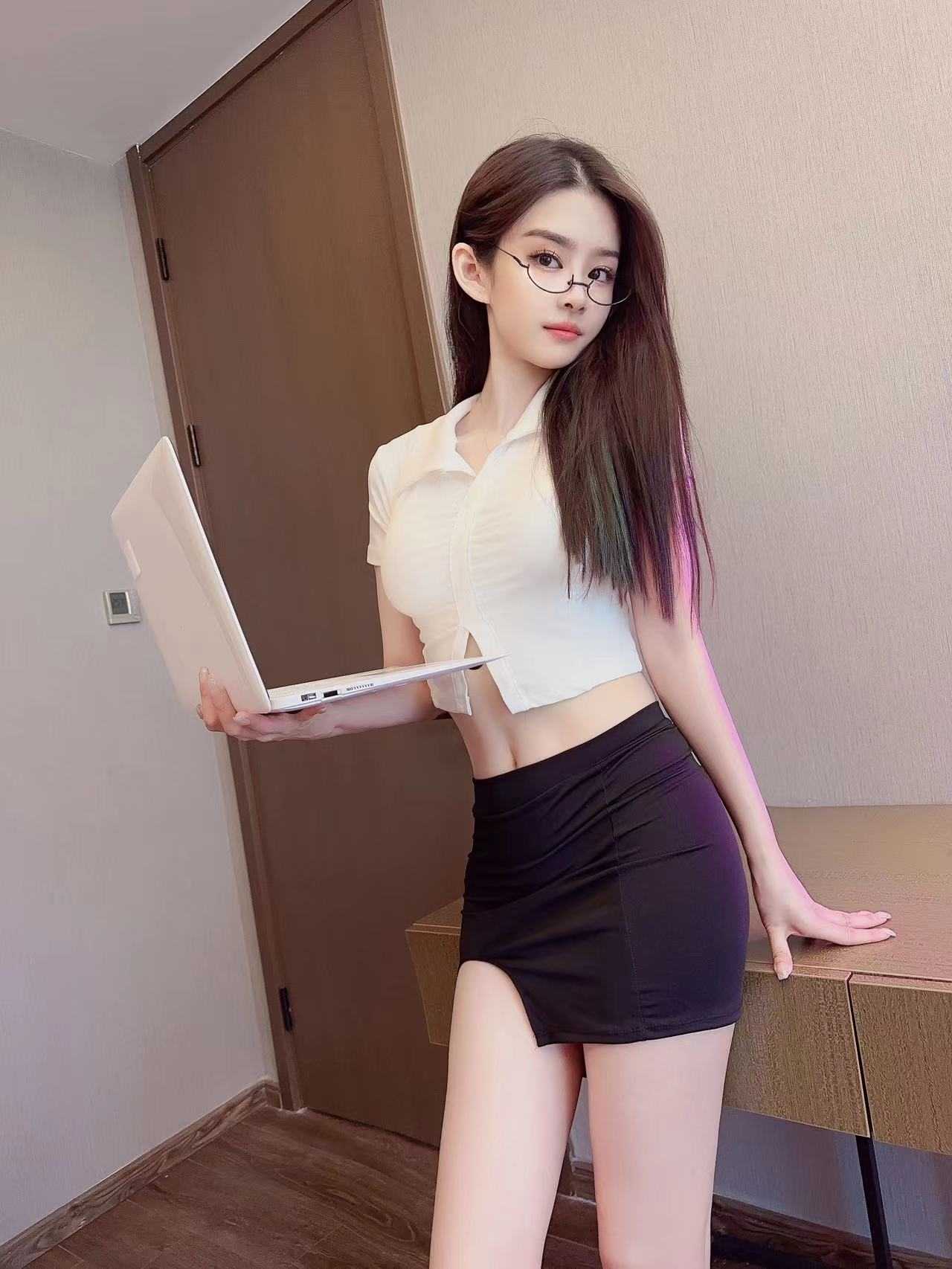 长宁身材杠杠的美女