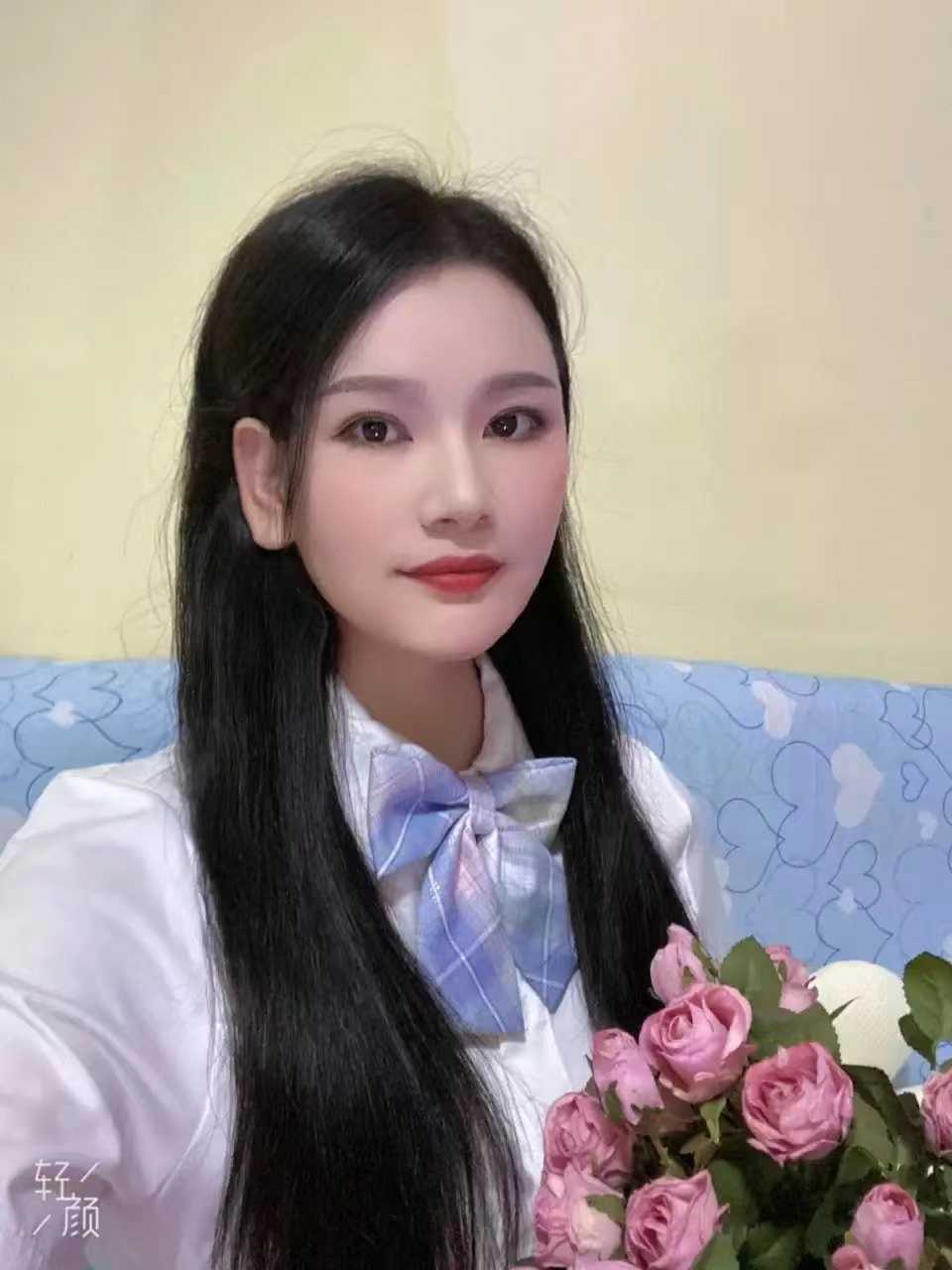 皮肤白皙细嫩的妹子