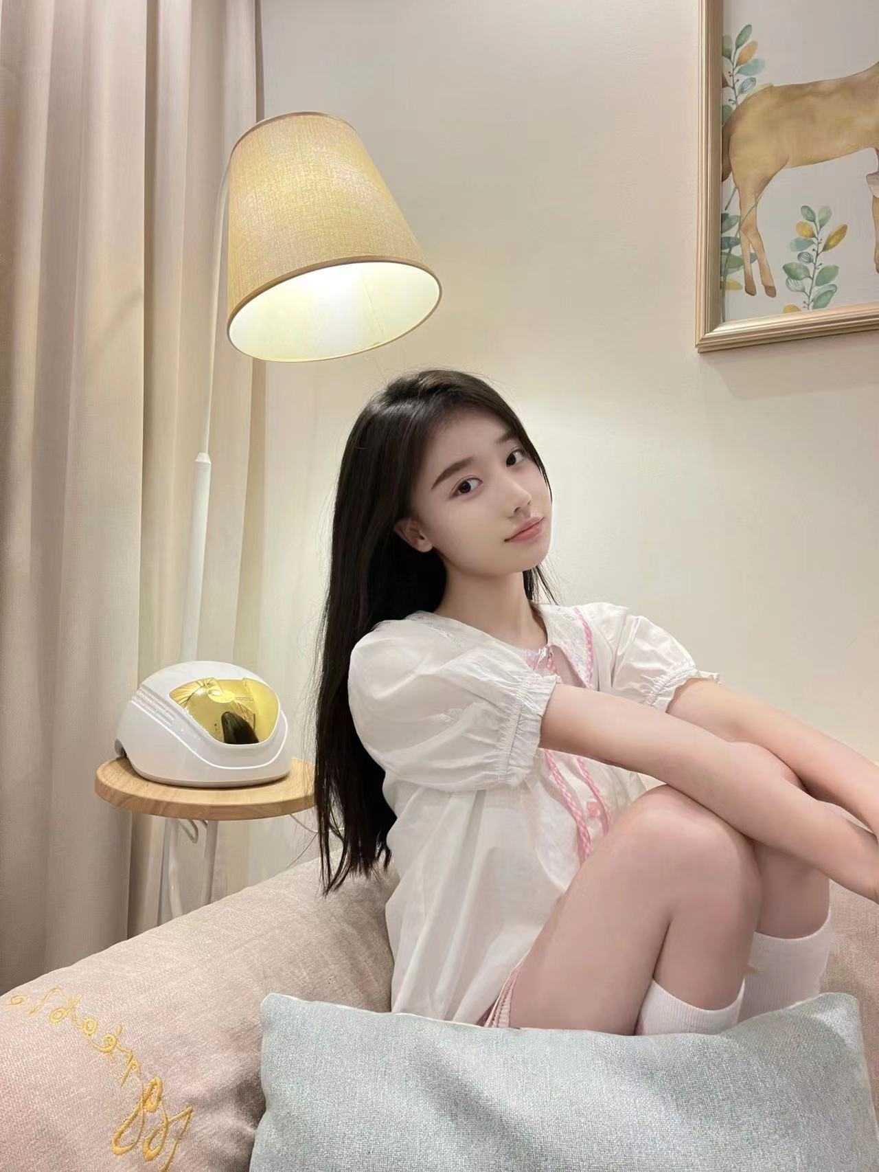 年轻貌美的年轻小姐姐