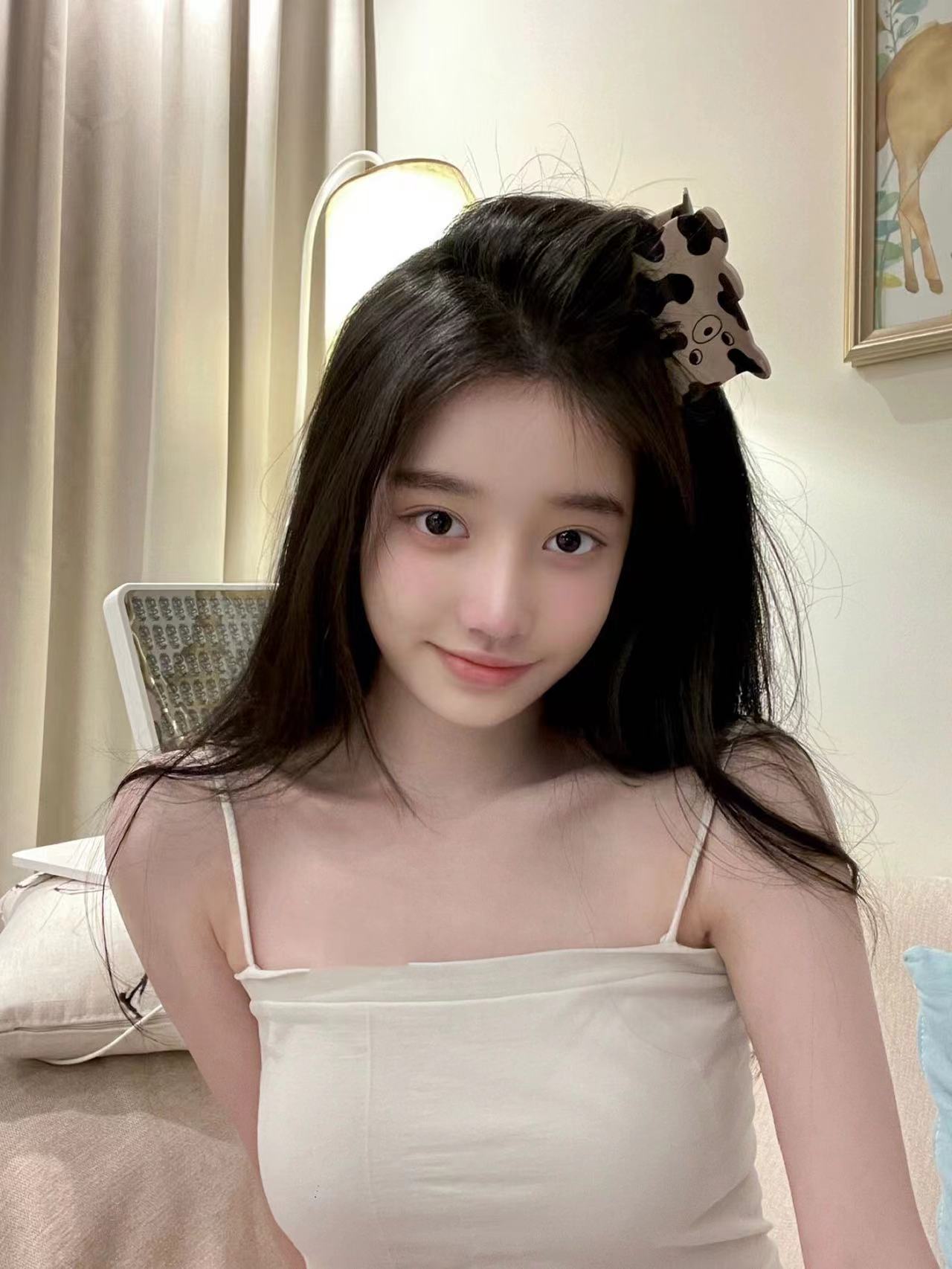 年轻貌美的年轻小姐姐