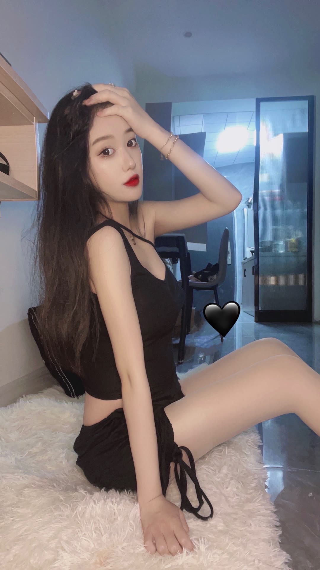 大胸jk嫩妹，各种丝袜道具都有