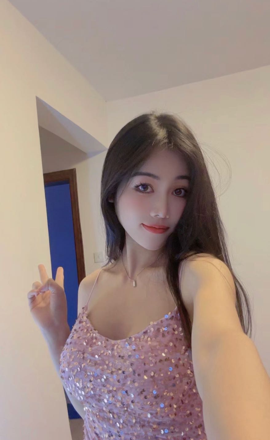 公寓酒店尤物，开朗活泼，性感开放。