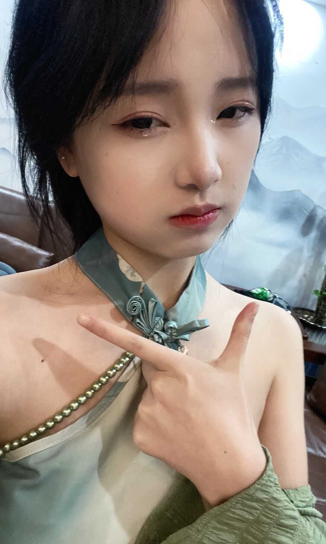 萝莉有点小淘气