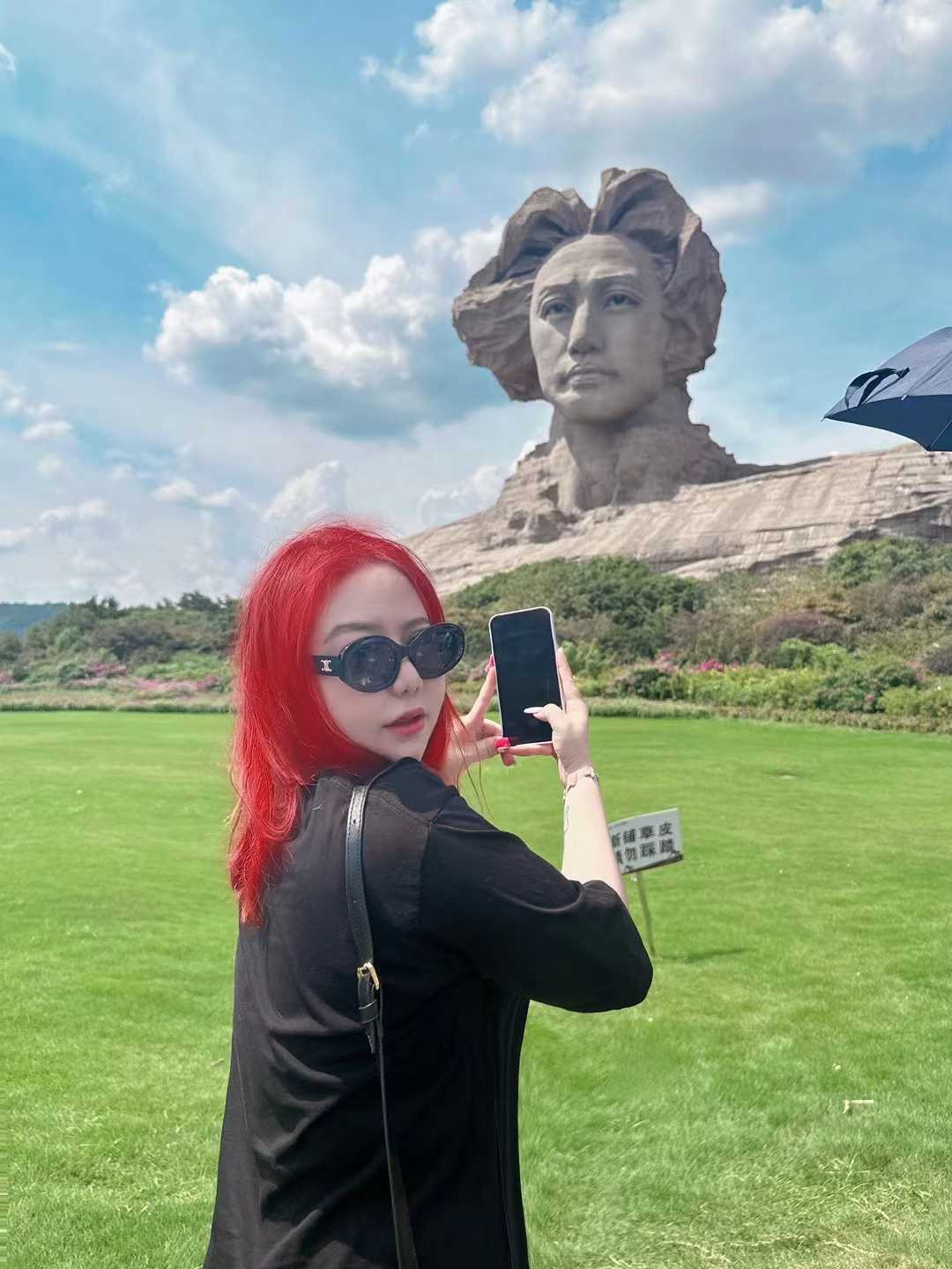 小姐姐热情似火，不会冷场