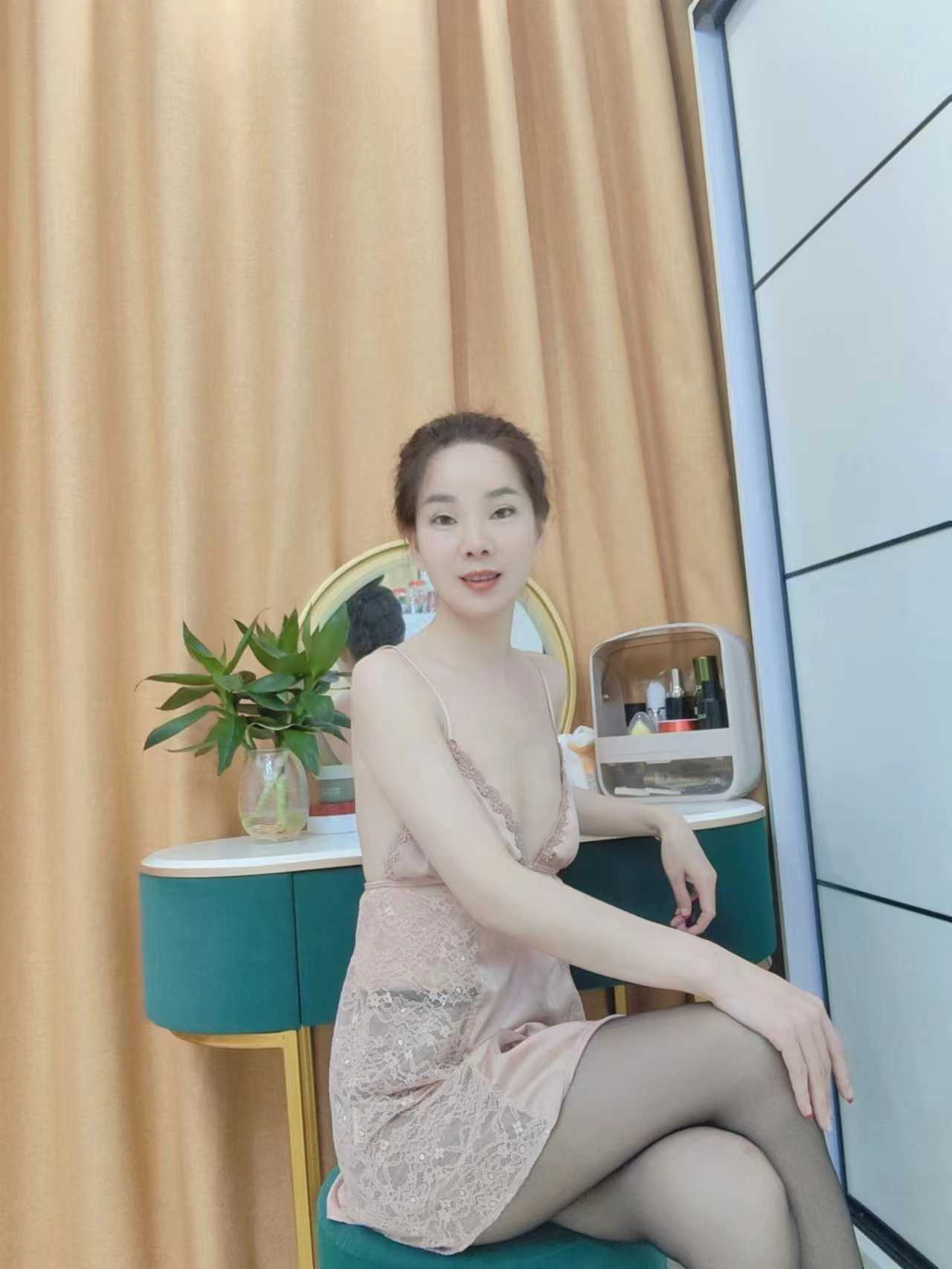 上海市闵行区性感丫头