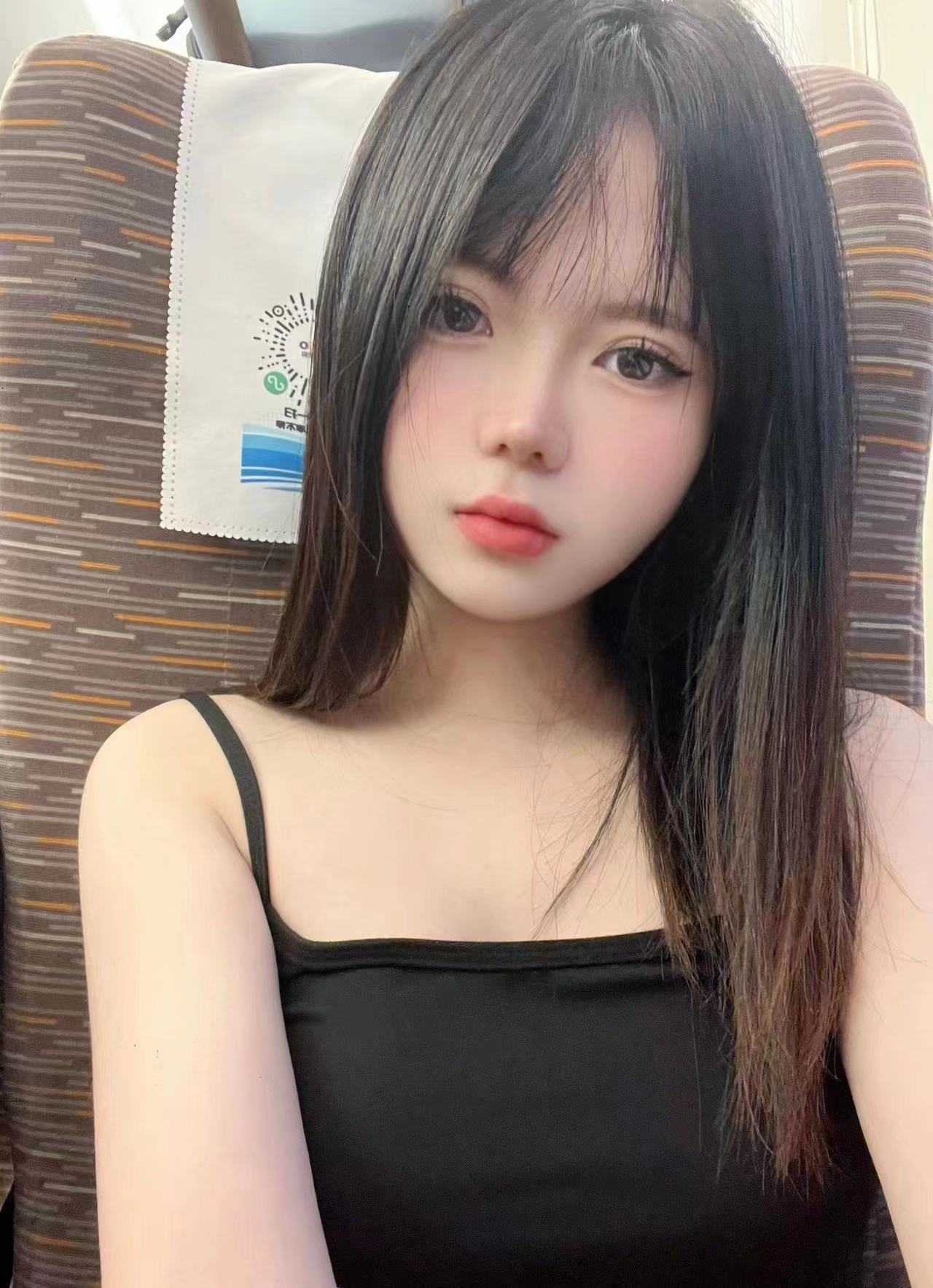 很年轻的漂亮妹子