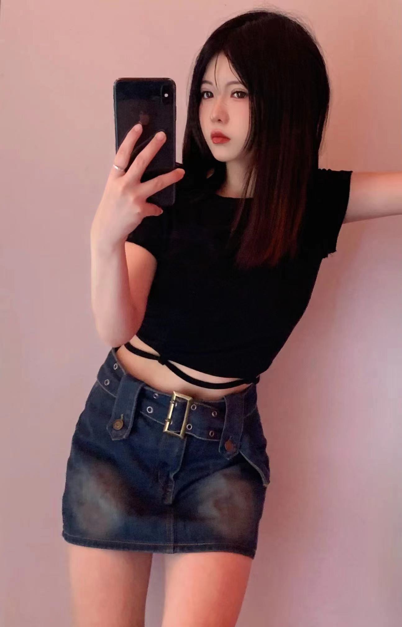 很年轻的漂亮妹子