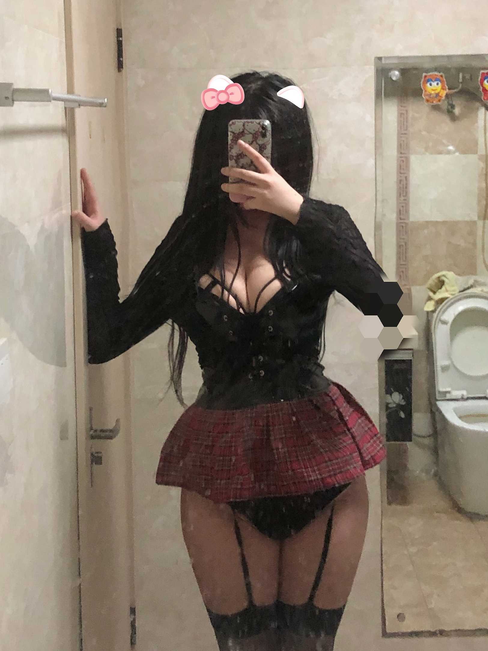 本人兼职，年龄19岁，漫画身材，d杯，蜜桃臀，包哥哥满意，喜欢的直接加我v信私聊。