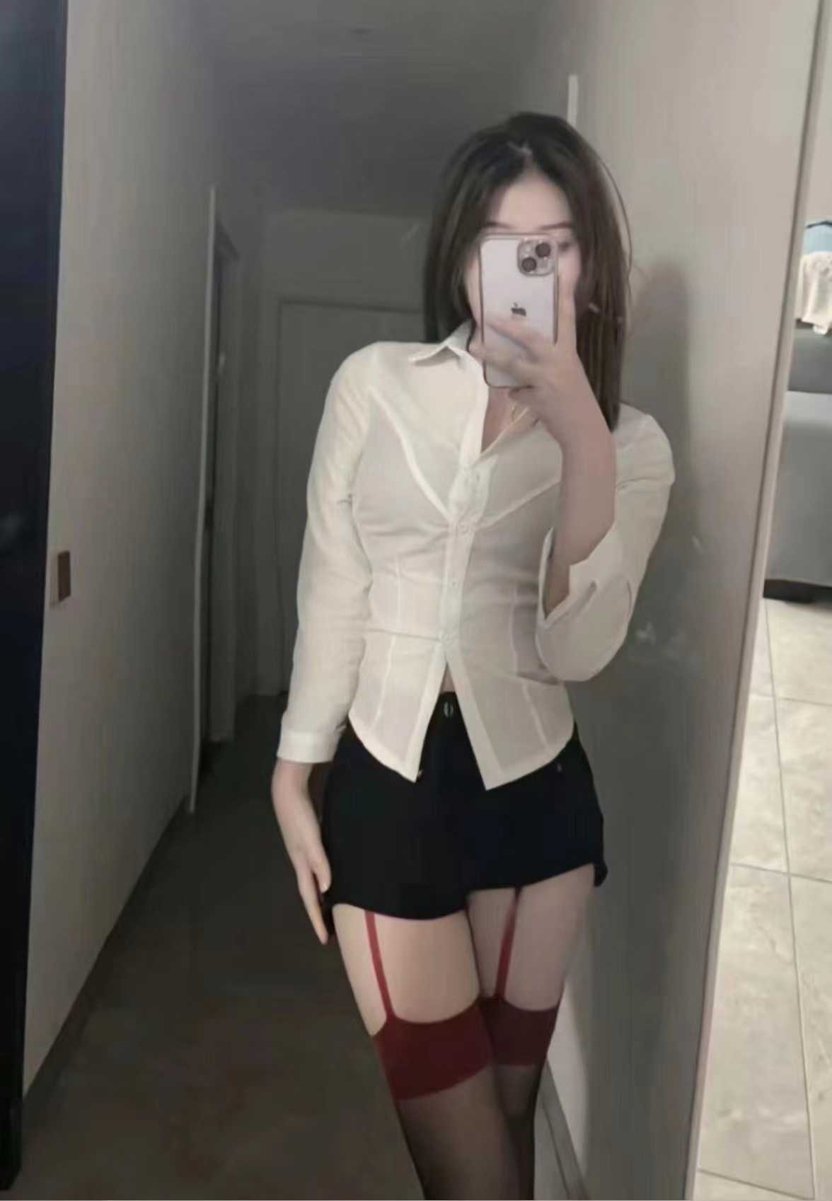 粉嫩小姐姐，个人喜欢后入