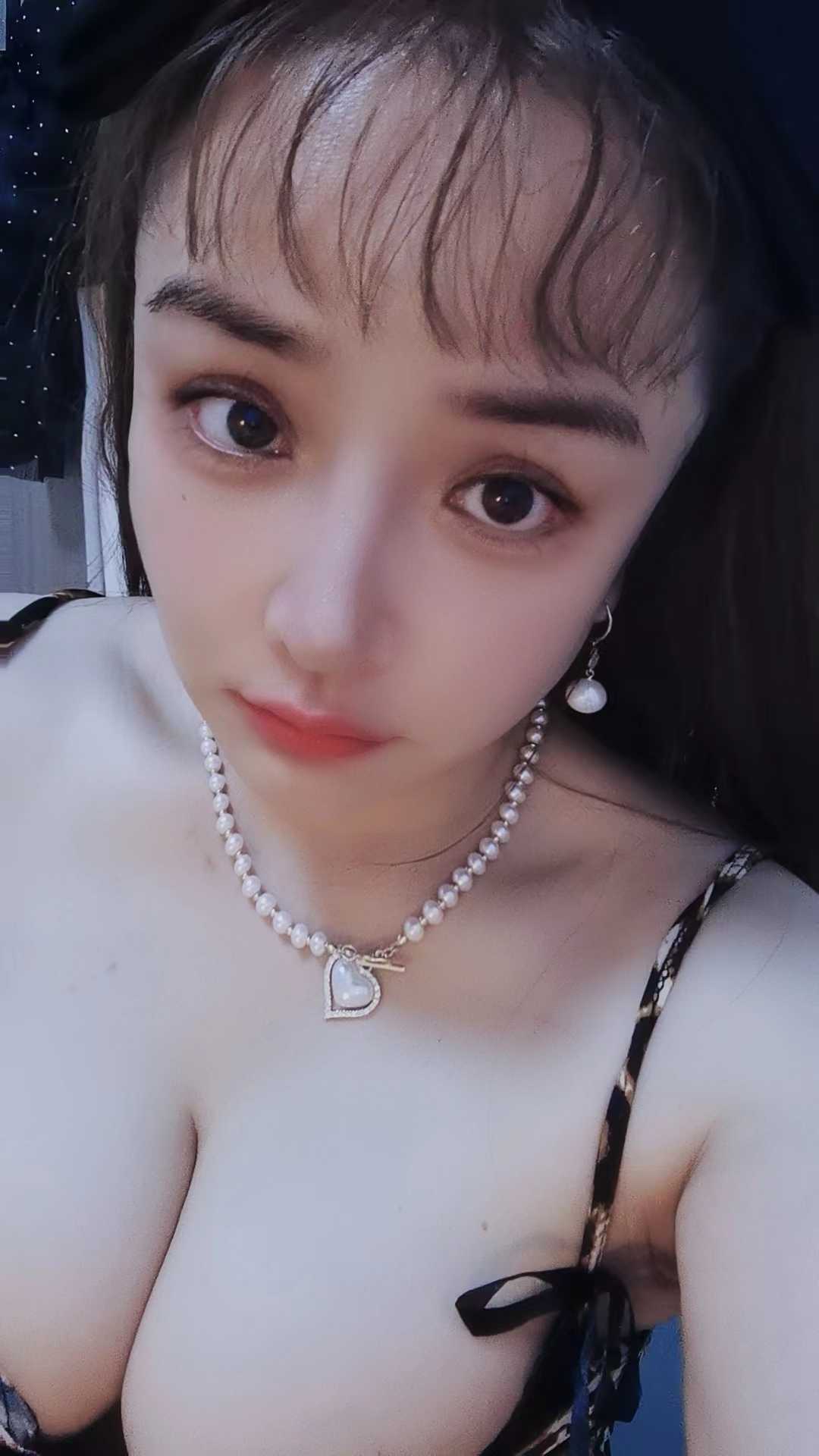 丰满喷水高质量小姐姐