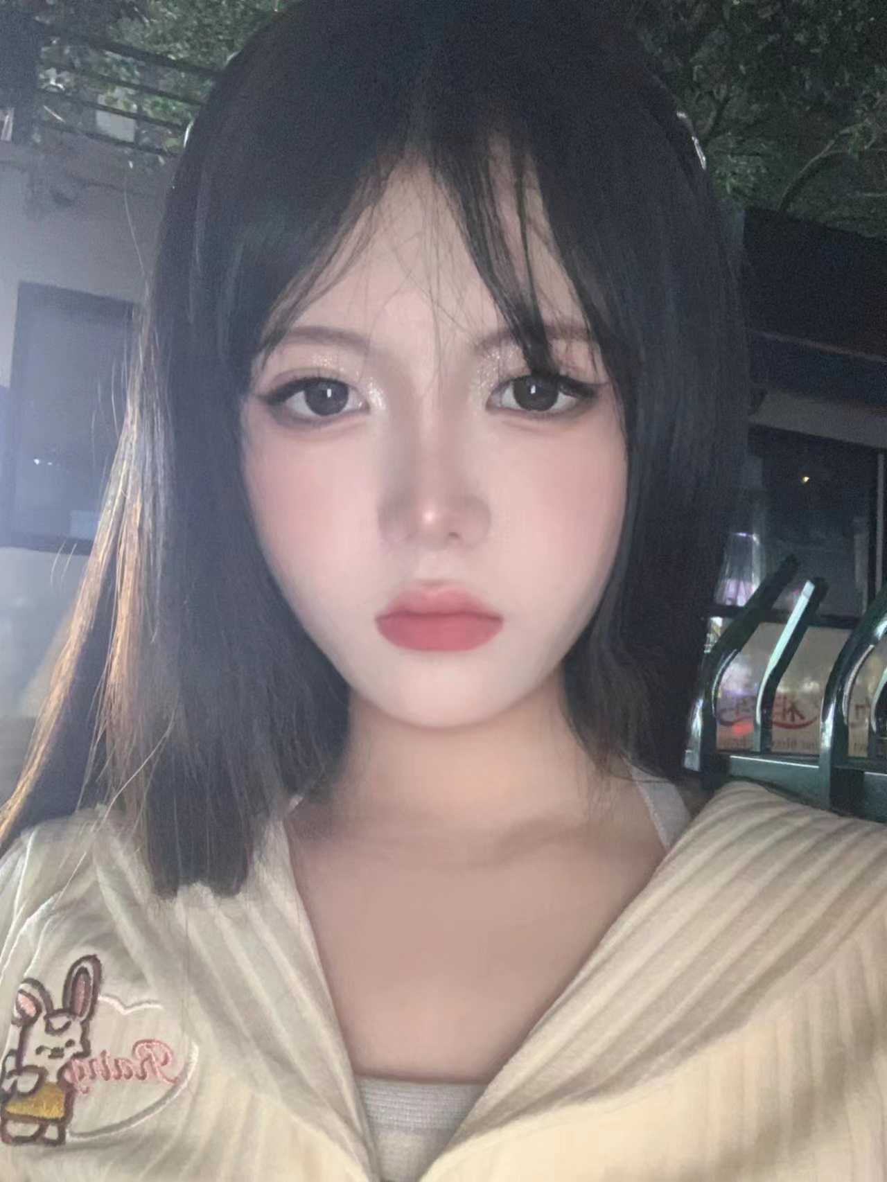 年轻妹子各方面都很棒