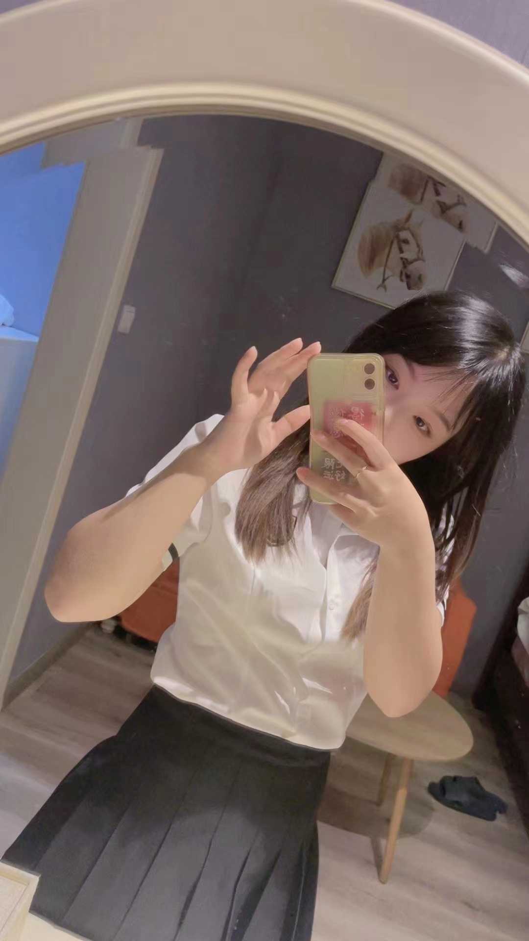 咪咪手感好，制服丝袜