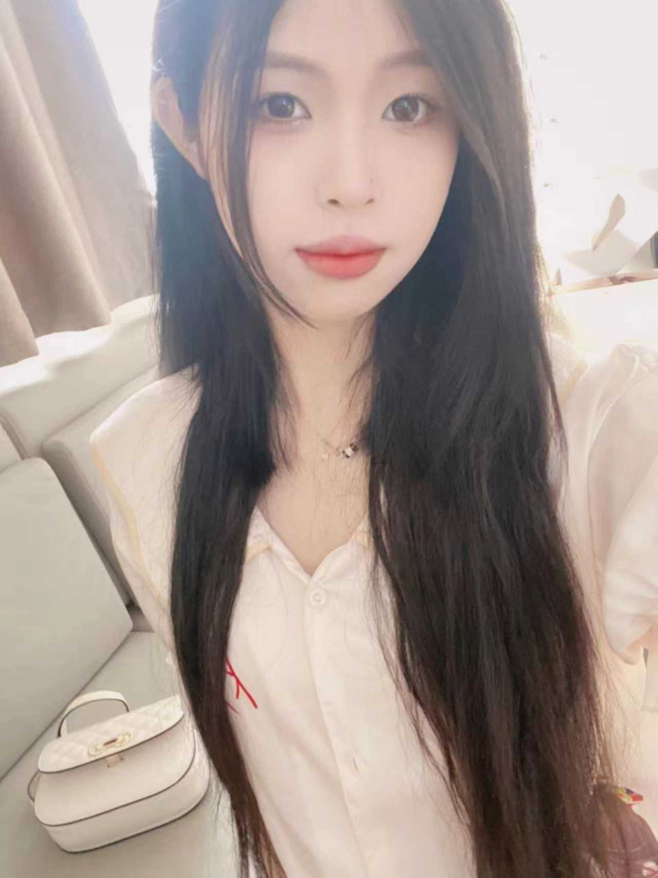 年轻172身高的学生妹妹