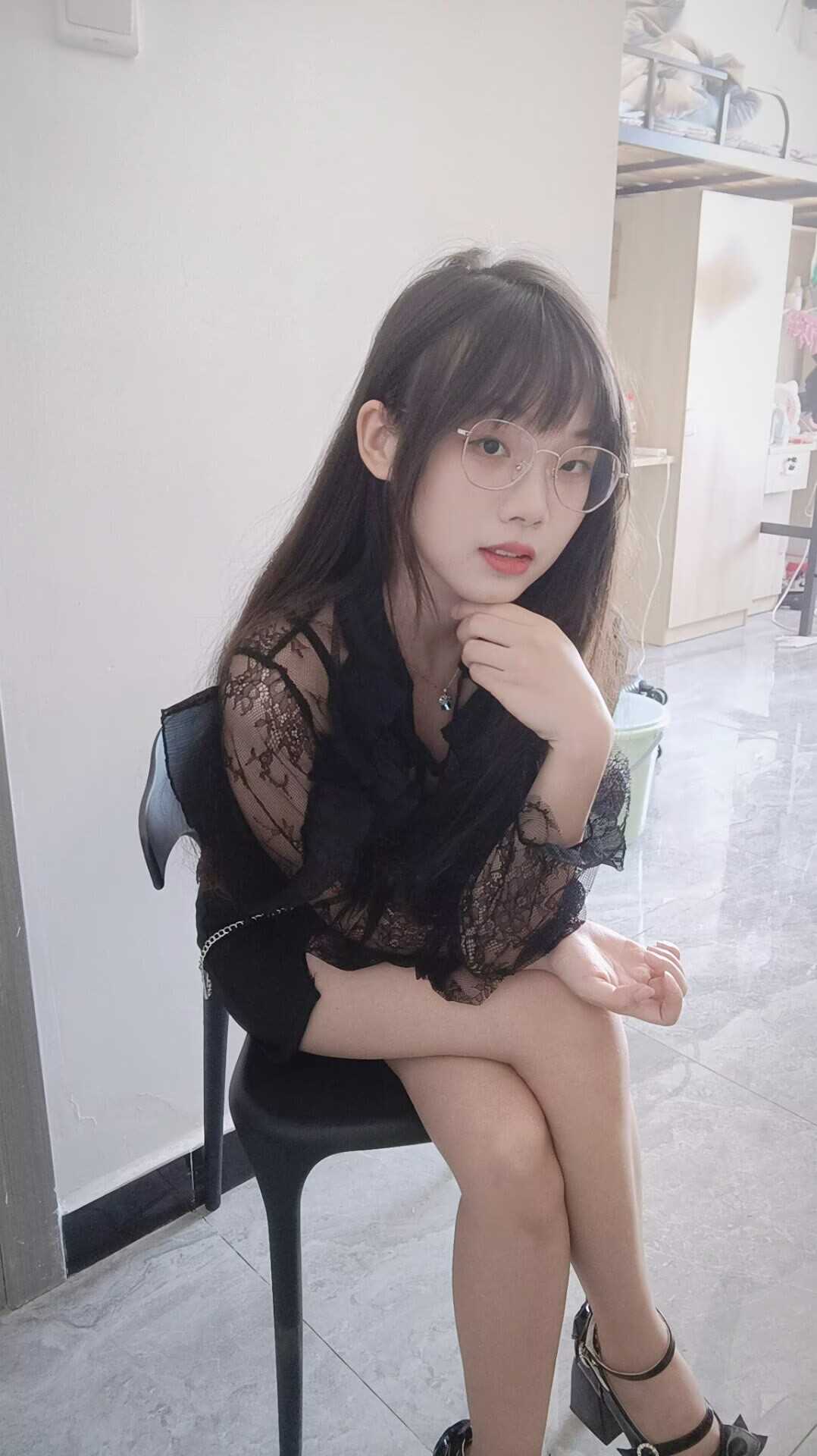 03年粉鲍娇嫩学妹