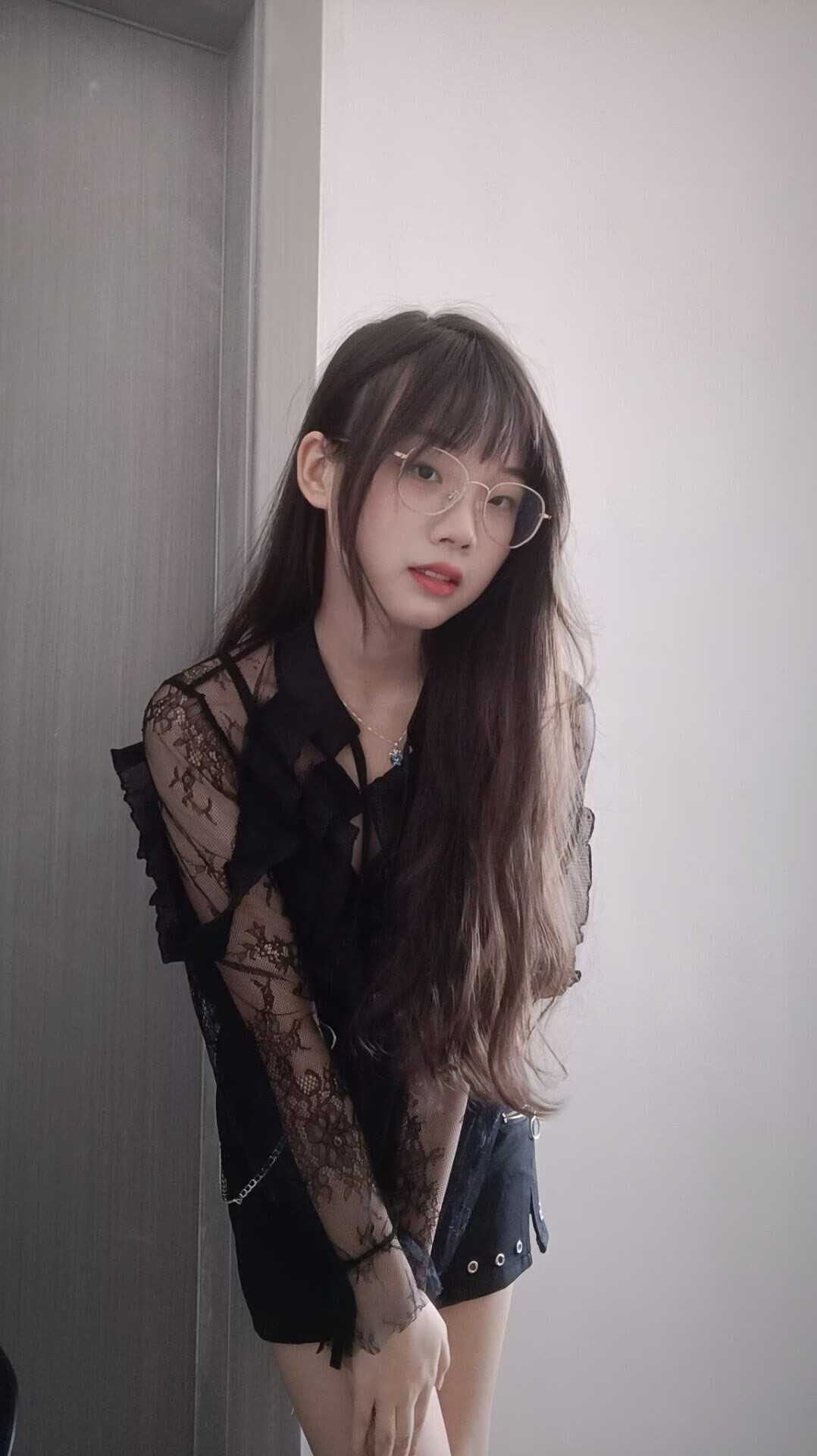 03年粉鲍娇嫩学妹