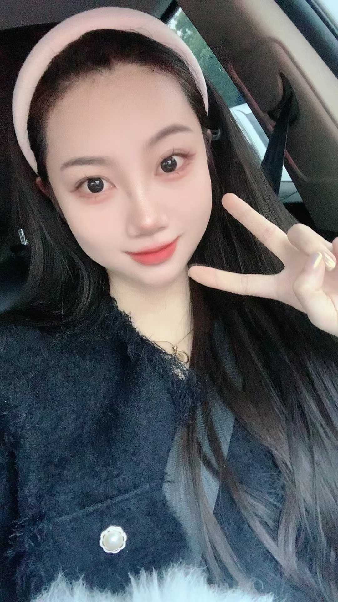 大胸翘臀道具小妹