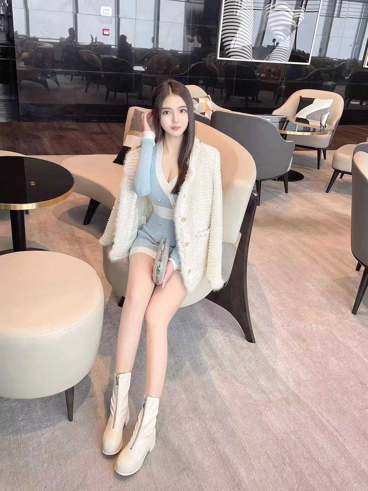 皮肤很白很滑的小姐姐