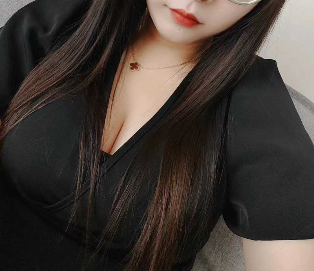 勒泰附近大胸妹