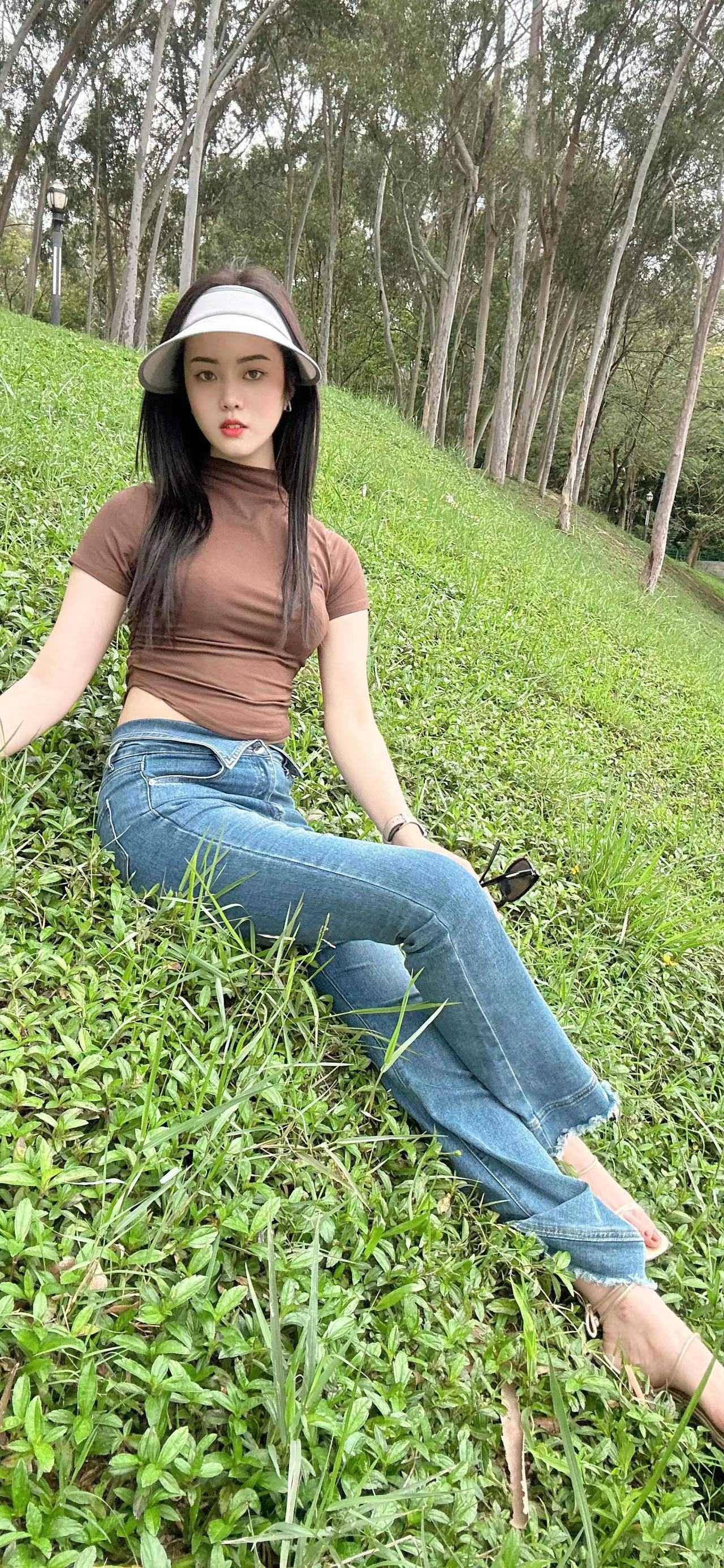 兼职模特，气质高挑，肤白大长腿