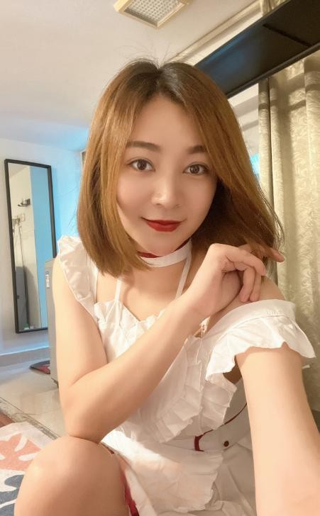 身材火辣，长腿女仆装