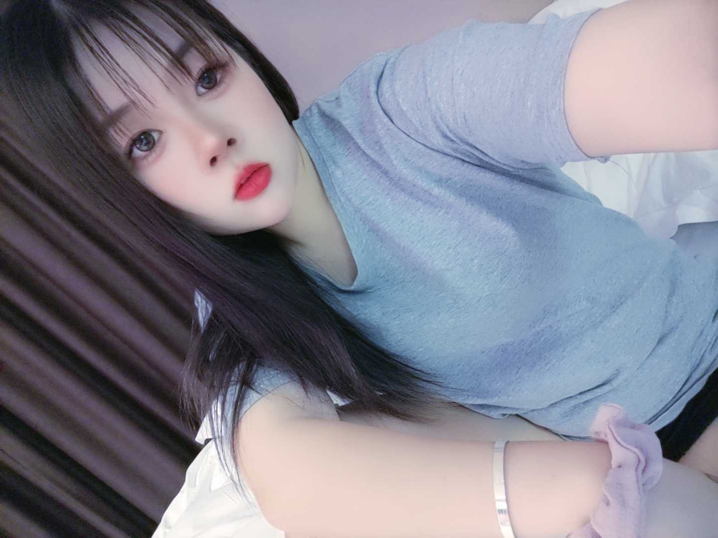 小姐姐本人跟照片无异，一模一样